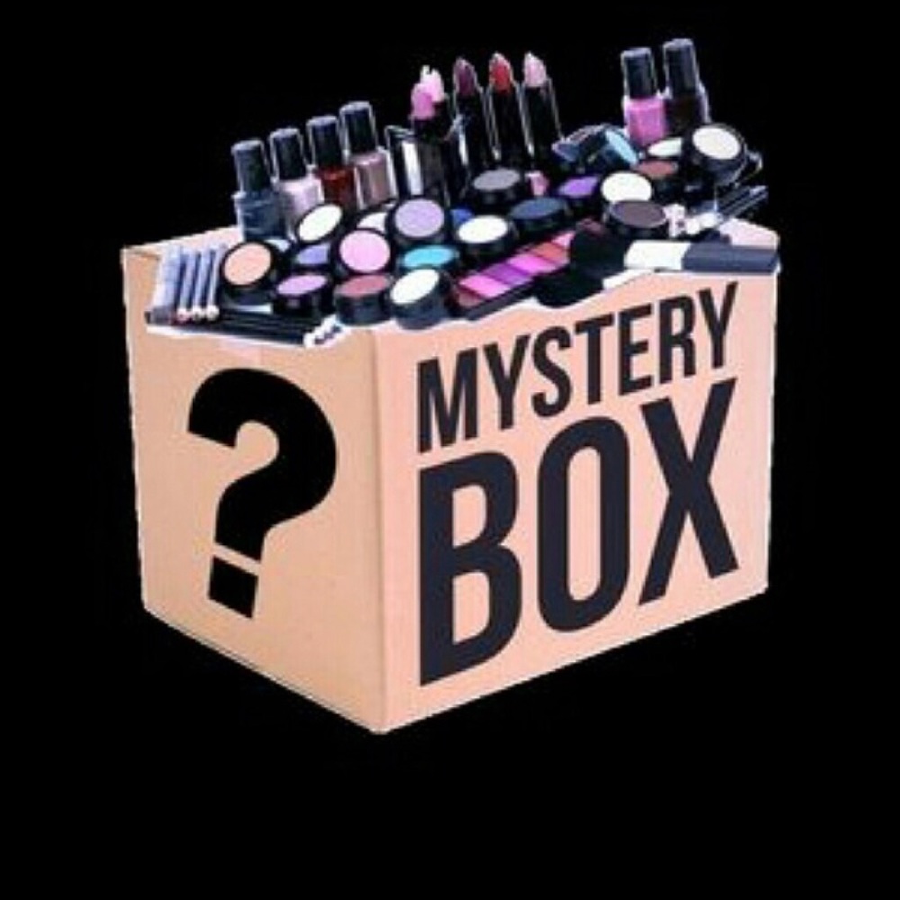 🌟💯Mystery Makeup Bundle! 💯🌟